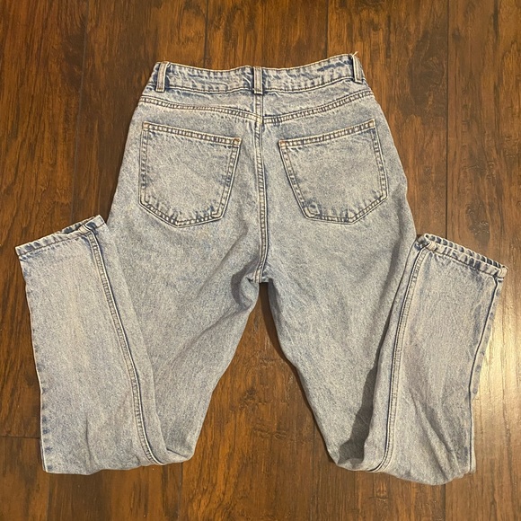 Light Wash High Rise Jeans - Picture 4 of 7